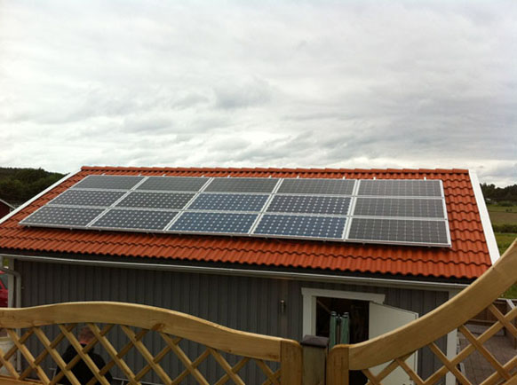 Solcellsanläggning på garagetak i Onsala bild2